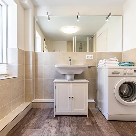 Apartment Fewo1846 - Hugo Eckener I - Komfortable 2-zimmer-wohnung Im 1 Og Im Stadtzentrum